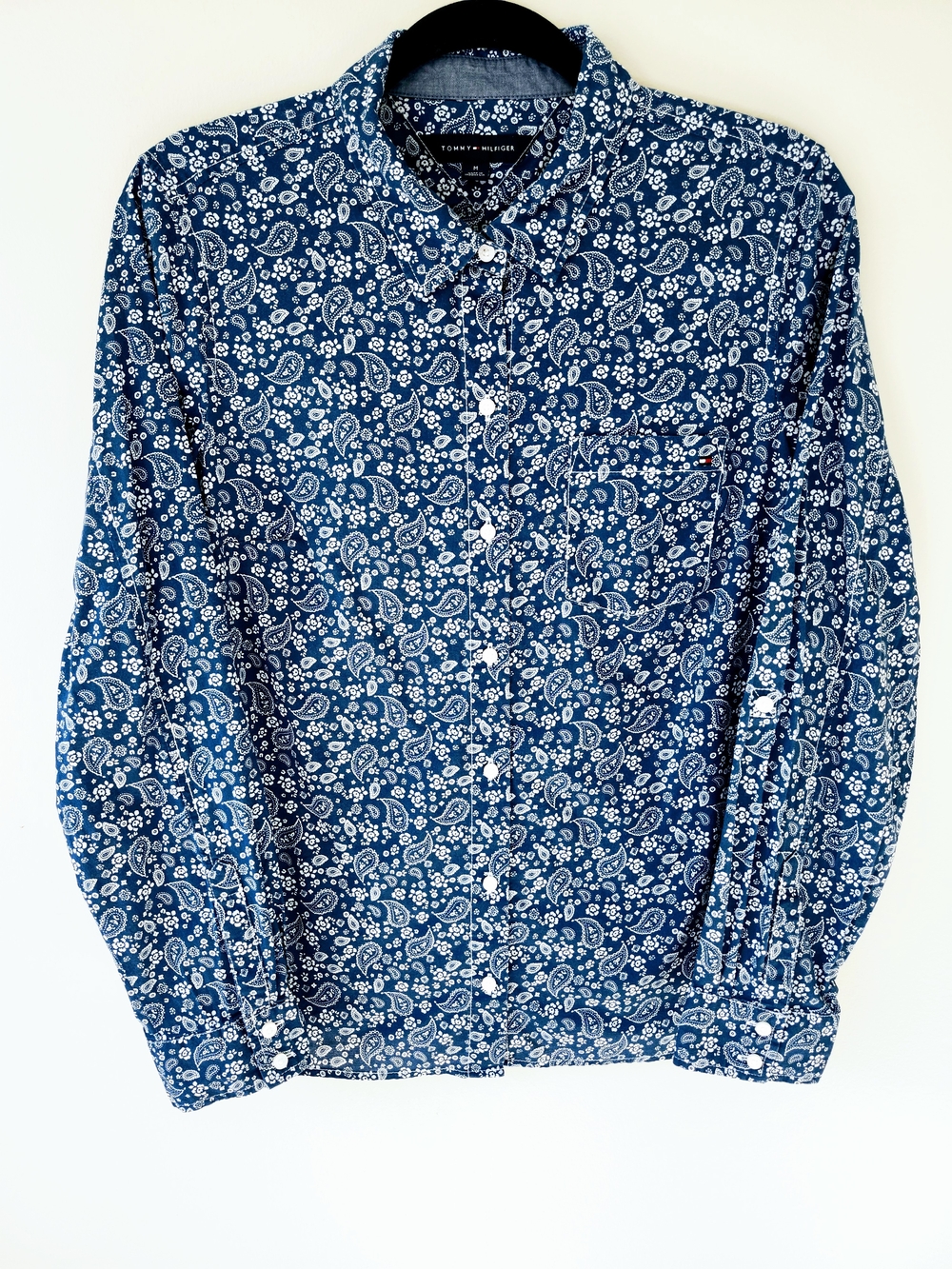 ✨️ Tommy Hilfiger Blue and White Paisley Button-Down Shirt